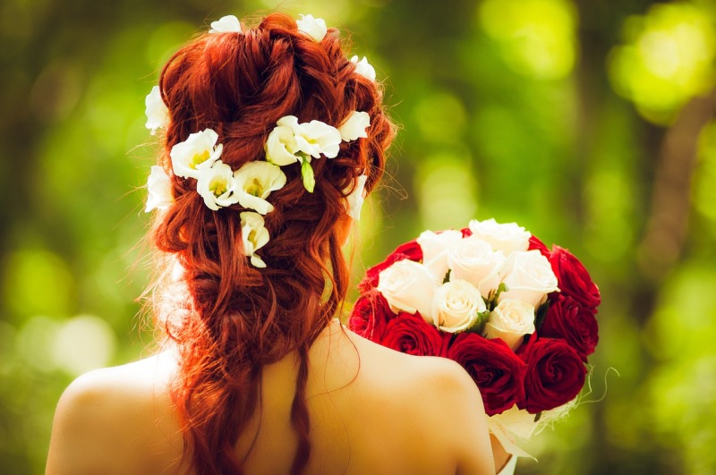 Włosy na wesele – jak je wystylizować?