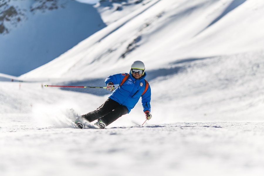 Pierwsza wyprawa na narty – jak dobrać idealny strój?